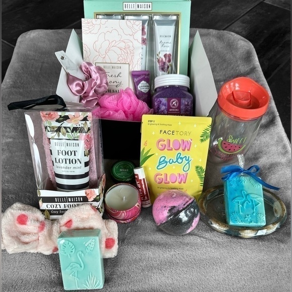 Bath & Body Gift Box Other - MYSTERY GIFT BOX 🎁